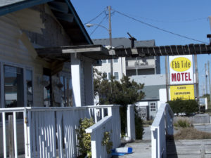 Ebb Tide sign with deserted Ship's Wheel Restaurant. Photo Kip Tabb