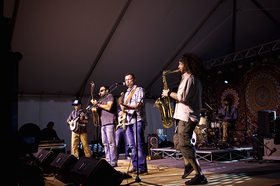 Big Daddy Love with saxophonist Lee Ross. Photo Kip Tabb